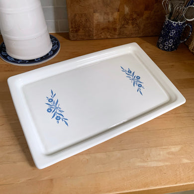 Vintage Cornflower Blue P45 rectangular broil and bake tray. Manufactured by Corning, Canada, 1957 - 1988. If you're not a broiler or a baker, this piece can be used as a regular serving tray....now that's versatility!  In excellent condition, no chips/wear. Doesn't appear to have been used. 16 1/8 x 10 3/8 inches