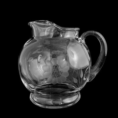 Vintage cut Corn Flower clear glass ball ice lip pitcher with two sets of 12-petalled flowers and leaf sprays. WJ Hughes, Canada, 1960s. A beautiful piece for the collector. Makes a lovely gift.

In excellent used vintage condition, no chips.

Measures 6 1/4 x 5 1/4 x 6 inches (incl. handle)

Capacity 1 quart