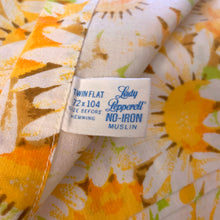 Load image into Gallery viewer, Jacks Daughter of All Trades Vintage Mid-Century Modern Store Shop Reseller Etsy Shopify Toronto Canada Free Porch Pick Up Local Delivery Worldwide Shipping Judy Weinberg Unique Gift Home Decor Farmhouse Cottagecore Cottage Feminine Shabby Chic Flower Power Daisy pattern twin size poly cotton flat sheet Lady Pepperell 1970s bedding bed linen bedroom decor crafting
