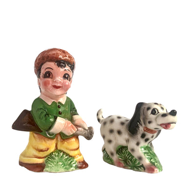 Rare, adorable hand painted young Davey Crockett with Dalmatian hunting dog salt and pepper shakers. Crafted in Japan, 1950s. A sweet kitschy shaker set for your Crockett or shaker collection!

In excellent vintage condition, no chips, with corks.

Davey measures 2 1/4 x 1 3/4 x 3 5/8 inches tall

Dog measures 3 3/8 x 1 /4 x 2 inches
