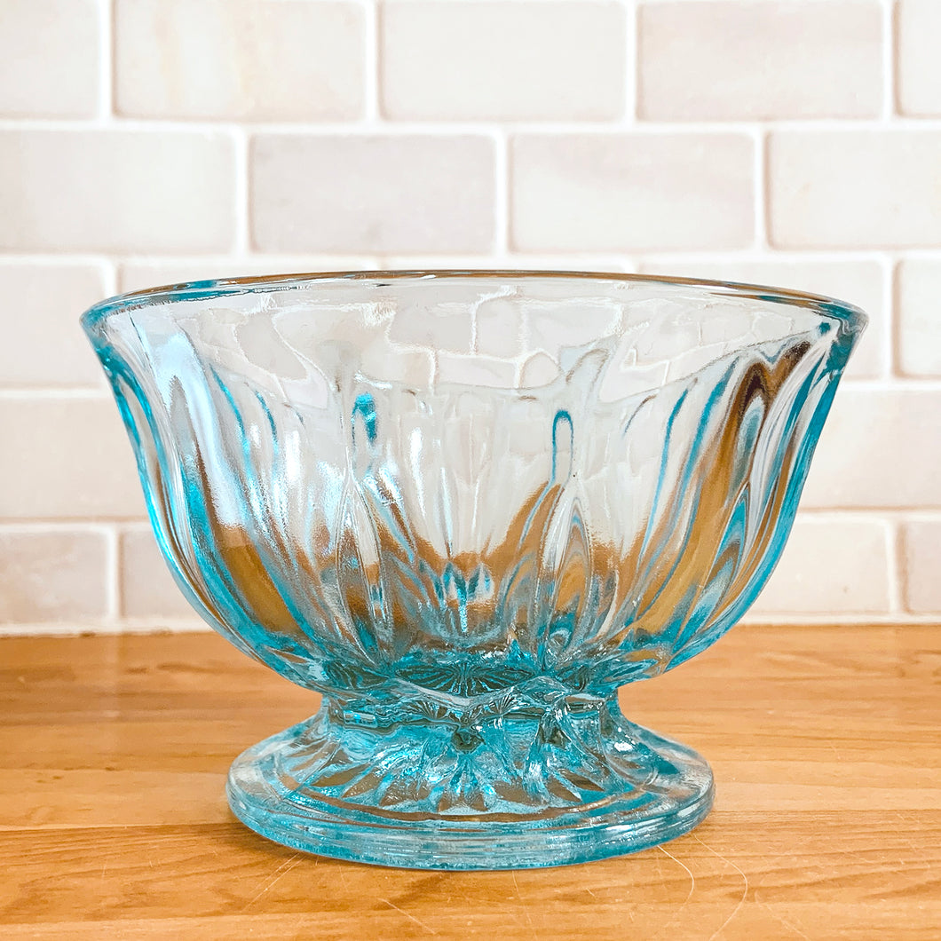 This open candy bowl is a classic piece of glassware from the Anchor Hocking Glass Company in their Fairfield pattern in light blue. Produced between 1977-1978. Perfect for candy, a catchall or as a planter. The colour is superb!  In excellent condition, no chips or cracks.  Measures 6 x 3 3/4 inches