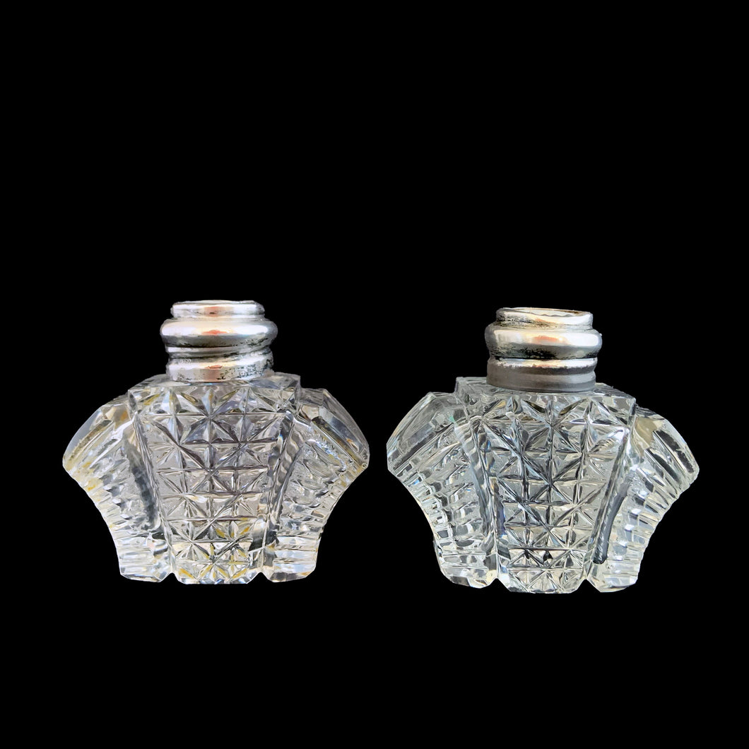 Enhance your tablescape with sparkling vintage brilliant fine cut crystal fan-shaped salt and peppers shakers topped with sterling silver lids inlaid with mother-of-pearl....stunning!

The crystal is in excellent condition, no chips. The sterling silver lids show age related wear. Marked Sterling 925 with hallmark.

Measures 2 x 4 1/2 inches