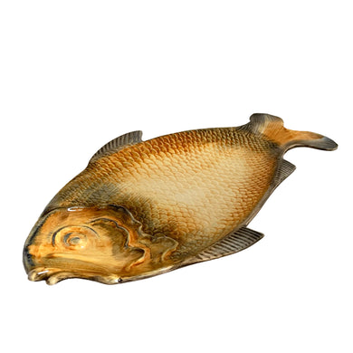 Vintage hand painted ceramic Majolica style figural fish serving platter, plates, dishes and sauce boat in shades of yellow, ochre and gray. Crafted by R. B. Ceramiche Artistiche, Italy, 1960s. This unique tableware is perfect for fish lovers!