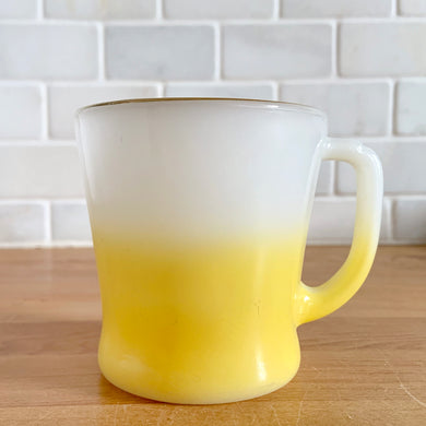 Highly collectible vintage Fire-King Ware milk glass mug with yellow fade and gold rim, D-handle. Crafted by Anchor Hocking, USA, 1960s. A must-have for any Fire-King collector!

In excellent condition, no chips, cracks or repairs. Paint is vibrant and shiny.

Measures 3 1/4 x 3 3/8 inches