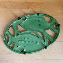 Load image into Gallery viewer, Vintage cast iron trivet reverse side showing cast iron base and rubber feet — Home Essentials Taiwan

