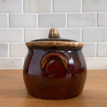 Load image into Gallery viewer, Vintage glossy brown drip glazed covered sugar bowl. Crafted by Hull Pottery, USA, 1960s. A beautiful piece to add to your tableware!

In excellent condition, no chips/cracks/repairs. Maker&#39;s marks.

Measures 4 x 4 1/4 inches
