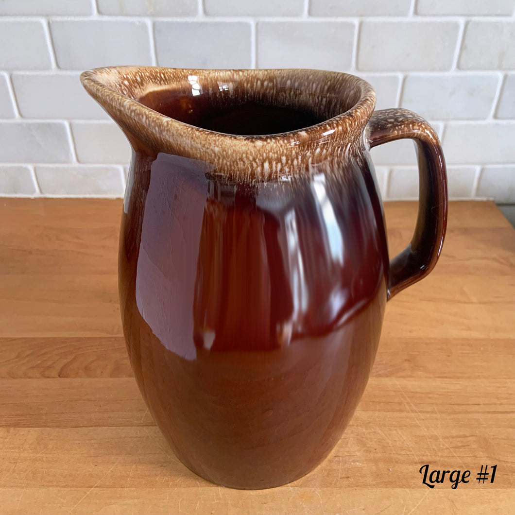 Vintage glossy brown drip glazed ceramic pitcher. Crafted by Hull Pottery, USA, 1960s. A beautiful piece to add to your home decor or art pottery collection!

In excellent condition, no chips/cracks/repairs. Maker's marks.

Measurements

Large: 5 x 9 inches, 72 ounces