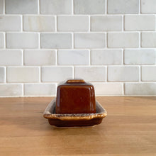 Load image into Gallery viewer, Vintage glossy brown drip glaze covered butter dish. Crafted by Hull Pottery, USA, 1960s. Enjoy this fabulous retro oven-proof tableware!

In excellent condition, no chips/cracks/repairs. Maker&#39;s marks.

Measures 7 3/4x 3 3/8 x 2 inches

Capacity 1/4 pound stick
