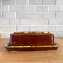 Load image into Gallery viewer, Vintage glossy brown drip glaze covered butter dish. Crafted by Hull Pottery, USA, 1960s. Enjoy this fabulous retro oven-proof tableware!

In excellent condition, no chips/cracks/repairs. Maker&#39;s marks.

Measures 7 3/4x 3 3/8 x 2 inches

Capacity 1/4 pound stick
