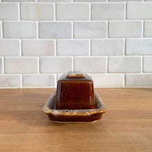 Load image into Gallery viewer, Vintage glossy brown drip glaze covered butter dish. Crafted by Hull Pottery, USA, 1960s. Enjoy this fabulous retro oven-proof tableware!

In excellent condition, no chips/cracks/repairs. Maker&#39;s marks.

Measures 7 3/4x 3 3/8 x 2 inches

Capacity 1/4 pound stick
