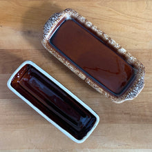 Load image into Gallery viewer, Vintage glossy brown drip glaze covered butter dish. Crafted by Hull Pottery, USA, 1960s. Enjoy this fabulous retro oven-proof tableware!

In excellent condition, no chips/cracks/repairs. Maker&#39;s marks.

Measures 7 3/4x 3 3/8 x 2 inches

Capacity 1/4 pound stick
