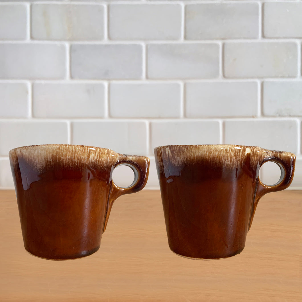 Pair of vintage glossy brown drip glaze mugs. Crafted by Hull Pottery, USA, 1960s. Enjoy any hot beverage in this fabulous retro oven-proof tableware!

In excellent condition, no chips/cracks/repairs. Maker's marks.

Measures 3 3/4x 3 1/2 inches

Capacity 8 ounces