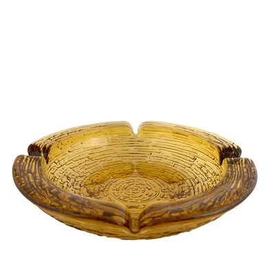 Vintage gold Soreno amber glass ashtray features a bark-like texture. Crafted by Anchor Hocking, USA, 1966 - 1970. A great piece for the tobacciana collector!

In excellent condition, no chips.

Measuring 8 3/4 x 2 inch
