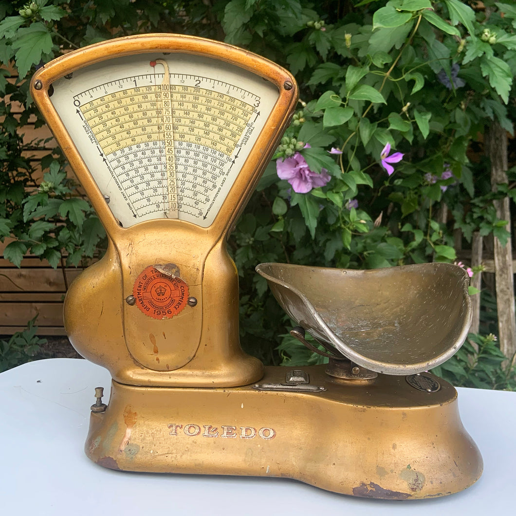 Antique gold toned 3lb cast iron weigh scale, model 405AR with brass bowl. This type of scale was typically used to weigh candy in a general store. Crafted by the Canadian Toledo Scale Co. Canada, early 20th century. Note the product plate showing the date it was patented as July 22, 1919 with patents pending.