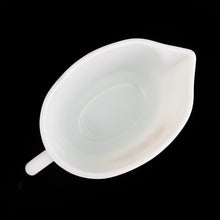 Load image into Gallery viewer, Fabulous find, in this vintage Golden Butterfly handled gravy boat. Crafted by PYREX, USA, 1970s. The finishing touch for your tableware collection!

In excellent condition, no chips.

Gravy boat measures 6 5/8 x 3 3/4 x 3 inches
