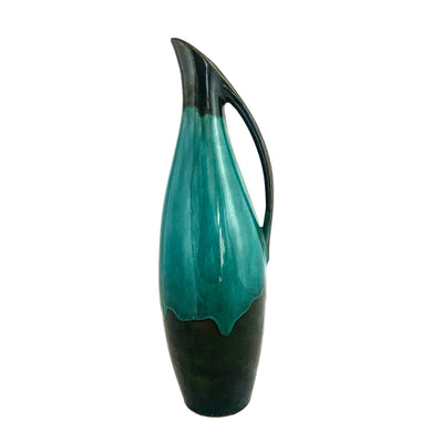 Vintage turquoise drip glaze redware pottery handled jug or ewer. Crafted by Blue Mountain Pottery, Canada, 1970s. A must-have for any BMP collector!

In like new, excellent condition, no chips, cracks or repairs. Original sticker and tag.

Measures 3 x 10 5/8 inches