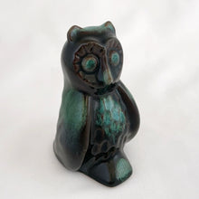Load image into Gallery viewer, Sweet vintage green drip glazed redware pottery owl figurine. Crafted by Blue Mountain Pottery Canada, 1970s. A must-have for any Blue Mountain or owl collector. As the saying goes, good things come in small packages!

Excellent condition, no chips or cracks.

Measures 1 3/4 x 2 x 3 1/8 inches tall
