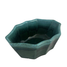 Load image into Gallery viewer, Vintage mid-century oval decagon green drip glaze pottery planter. Number 447. Crafted by Hull, USA, circa 1950s. Perfect for succulents or your favourite houseplant.

In excellent condition, free from chips/cracks/repairs.

Measures 6 7/8 x 4 1/4 x 2 5/8 inches
