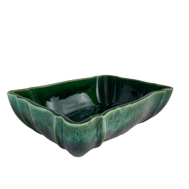 Vintage green drip glazed ceramic planter featuring a scalloped design and edge. Shape 304. Crafted by Beauceware, Canada, circa 1960s. Fill with your favourite houseplant, succulents or a bonsai tree. Also makes a great console bowl or catchall. In excellent condition, free from chips or cracks. Measures 9 3/4 x 6 3/4 x 2 3/4 inches