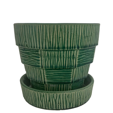 Striking vintage gloss green basketweave planter pot with attached saucer. Crafted by McCoy Pottery, 1953. This rare planter is must for any McCoy art pottery collector!

In good vintage condition, no chips, tight hairline crack inside that does not go through to the outside, hard water residue. Maker's mark on the bottom.

Measures 6 1/4 x 5 1/2 inches