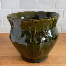 Load image into Gallery viewer, Antique green leaf scrolls Majolica jardiniere planter No. 916. Crafted by Brush McCoy Pottery, 1910s. A beautiful piece of art pottery to add charm to your home decor!

In good vintage condition, no chips/cracks/repairs. There is some glaze loss on the interior at the bottom, see photos.

Measures 6 3/8 x 6 inches
