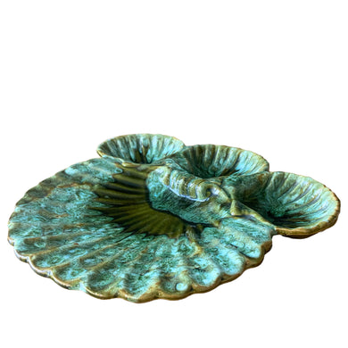 Vintage turquoise green drip glaze clamshell serving platter. Crafted by California Pottery, USA, 1950s. A lovely platter for serving your favourite seafood and accompanyments.

In excellent condition, no chips, cracks or repairs.

Measures 13 3/4 x 14 inches