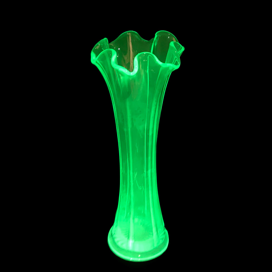 Vintage uranium art glass swung flower vase with a lovely ruffled rim. Crafted by Fenton Art Glass, USA, 1930s. Glows brilliantly when exposed to black light. Perfect for the swung, uranium or Fenton glass collector!

In very good vintage condition, no chips, cracks, or repairs, hard water marks consistent with age.

Measures 3 3/4 x 9 5/8 inches