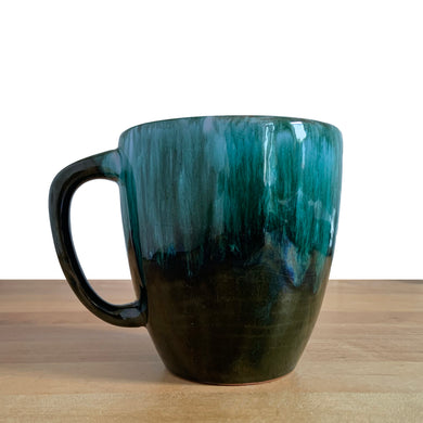 This fabulous vintage green and black drip glazed mug was produced by Blue Mountain Pottery, the pride of Collingwood, Canada, circa 1970. Perfect for your morning cuppa!

Excellent condition, no chips or cracks.

Measures 4 x 4 inches (without handle)