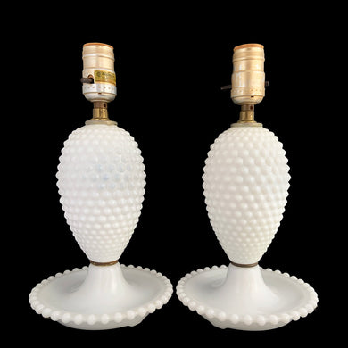 Lovely pair of vintage white milk glass hobnail electric table lamps with a convenient trinket dish shaped base. Perfect for bedside tables and hall tables and will complement country, farmhouse, shabby chic and cottagecore decor.

In excellent condition, no chips and in good working order.

Measures 6 x 11 1/2 inches to the top of the socket.