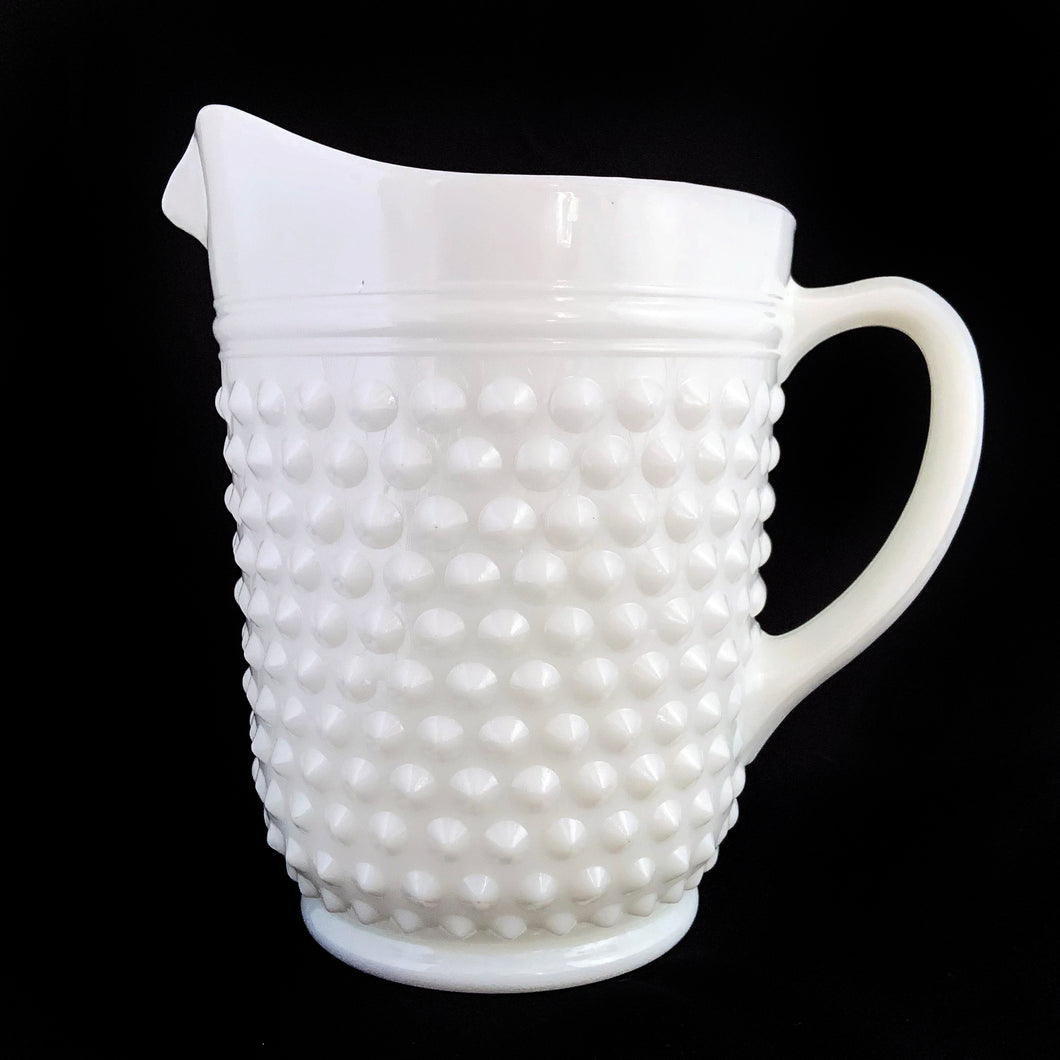 Gorgeous vintage mid-century white milk glass 65 ounce pitcher. Crafted by Anchor Hocking, USA, circa 1950s/60s. The personification of casual, fresh cottage style....a true classic that will always be on trend!  In excellent condition, free from chips/cracks.  Measures 7 1/4 inches tall