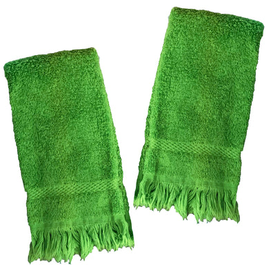 Vintage Royal Velvet kelly green 100% cotton terry cloth fingertip towel with fringed edges. Crafted by Fieldcrest, USA, circa 1970s.

In excellent used condition, free from stains/tears.

Measures 10 1/2 x 17 1/2 inches