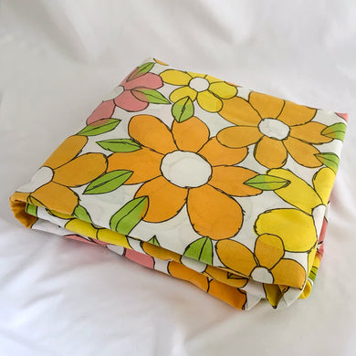 Bring back the flower power of the 1960s with this vintage doulbe/full sized 