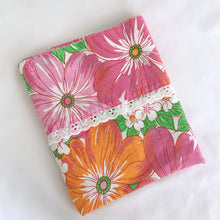 Load image into Gallery viewer, This is a gorgeous pillowcase in the &quot;Martinique&quot; pattern in the pink/orange/green colourway with a lovely white eyelet detail at the hem in 100% cotton. Produced by Wabasso Canada, circa 1970s. This colourful mod flower power print brings so much fun and energy to your home decor!  This pillow case is in excellent vintage condition, free from fading/tears. The colours are vibrant. Original label present.   Measures 20 x 34 inches
