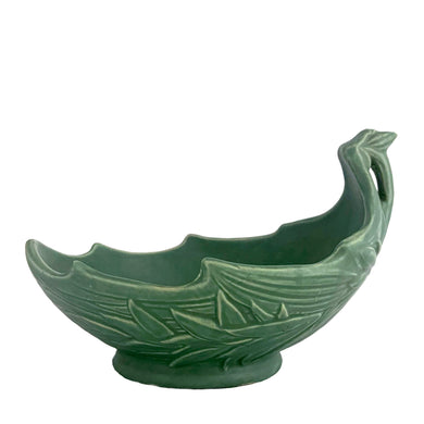 Vintage Art Deco leaf shaped matte green centrepiece planter or console bowl features embossed bamboo leaves. Crafted by McCoy Pottery, 1930s. This rare piece is must for any McCoy art pottery collector!

In excellent vintage condition, no chips/cracks/repairs. Unmarked.

Measures 10 1/4 x 8 1/8 x 6 1/2 inches