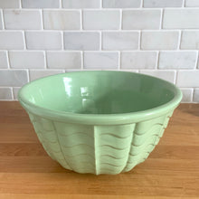 Load image into Gallery viewer, Vintage set of five ceramic nested mixing bowls with an exterior pattern of horizontal waves. Crafted by Robinson Ransbottom Pottery Co., USA, 1960s. A beautiful set to add to your kitchen&#39;s art pottery collection!

Measurements and Condition

No chips/cracks/repairs, wear commensurate with age, manufacturer&#39;s glaze pops and maker&#39;s marks.

Mint Green, 9 1/4 x 4 3/4 inches.
