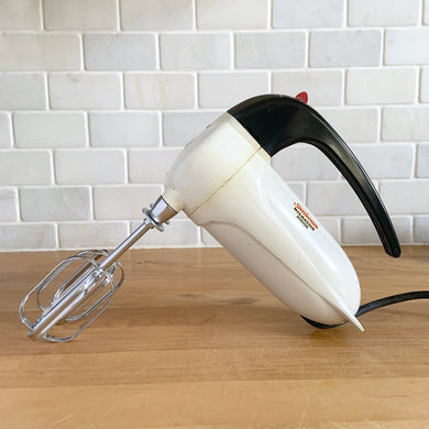 Fabulous vintage white and black Sunbeam Mixmaster Junior hand mixer, Model J. Crafted by the Sunbeam Corporation, USA, circa 1950. The power and quality craftsmanship of these mixers is unmatched and are made to last a lifetime. A must-have for any baker or appliance collector!

Tested. In good working order.


Mixer measures 7 1/4 x 3 x 6 inches (10 3/4 inches tall with beaters)