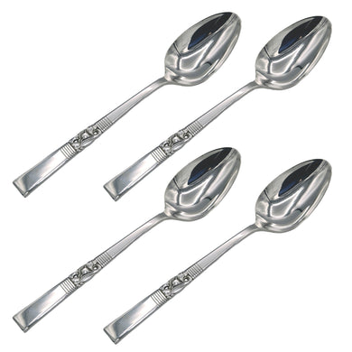 Set of four beautifully detailed vintage Morning Star silver plate oval soup spoons. Crafted by Community Plate, 1950s. Elegance personified!

In vintage condition.

Measures 1 1/2 x 7 3/8 inches