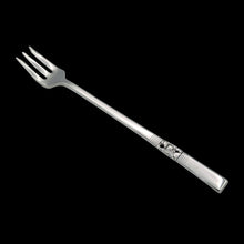 Load image into Gallery viewer, Beautifully detailed vintage Morning Star silver plate seafood cocktail fork. Crafted by Community Plate, 1950s. Elegance personified!

In vintage condition.

Measures 6 inches
