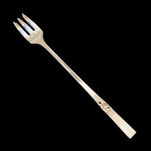 Load image into Gallery viewer, Beautifully detailed vintage Morning Star silver plate seafood cocktail fork. Crafted by Community Plate, 1950s. Elegance personified!

In vintage condition.

Measures 6 inches
