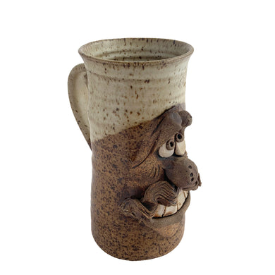 Vintage ochre cream glazed art pottery face mug featuring a mustached gentleman. Crafted by Andrew Van Der Putten Pottery, Canada, 1970s. A whimsical mug to add to your collection.

In excellent condition, no chips or cracks.

Measures 5 x 3 1/4 x 7 inches

Capacity 20 ounces