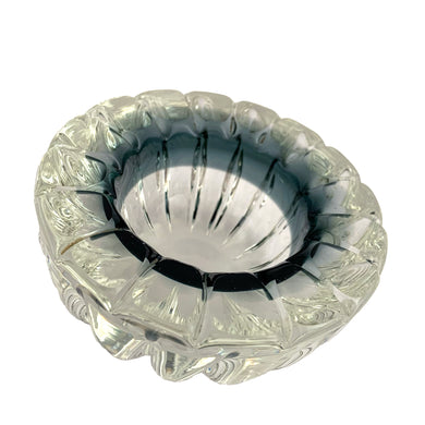 Add a touch of vintage elegance to your home with this stunning hand blown art glass bowl featuring a smoke ombre from clear to gray smoke with a hand detailed floral shaped edge. Use as a votive holder or a decorative bowl. Elevate your decor with this unique and versatile piece! In excellent used condition, free from chips. Polished bottom with wear. Unmarked. Measures 4 3/4 x 2 1/8 inches