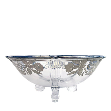 A lovely round clear glass tri-footed bowl featuring art deco pattern of silver overlay orchids and scalloped rim. Glass blank crafted by Viking Glass and overlay applied by Silver City, USA, circa 1940s. A lovely piece for candies, snacks or trinkets.


In excellent condition, no chips.

Measures 6 x 2 1/2 inches
