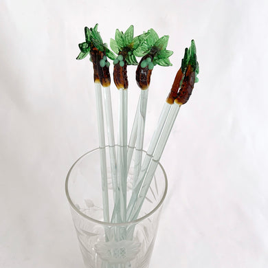 Fabulous vintage set of four clear glass cocktail swizzle stir sticks featuring an amber and green palm tree. The perfect accent for your cocktails! In excellent condition, free from chips/cracks. Measures 9 inches