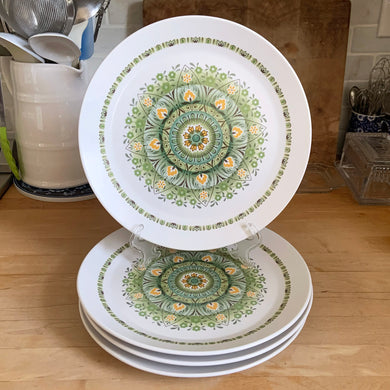 Set of four vintage Palos Verde dinner plates. Noritake, Japan, 1969 - 1979. Gorgeous dinnerware featuring a lovely retro floral mandala in shades of green, teal and orange!

In excellent, like new condition, no chips/cracks.

Measures 10 3/8 inches