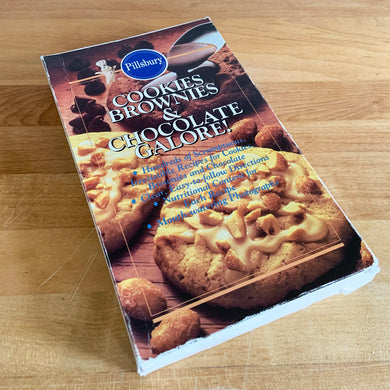 Pillsbury is known for its fabulous products and recipes. This collection of softcover cookbooks focuses on their Cookies, Brownies and Chocolate in 5 mini cookbooks featuring recipes along with tons of colour photographs. Originally published in 1987 by Pillsbury and reprinted in this 1997 edition by Ottenheimer Publishers, USA. Get baking!  In great vintage condition with normal age-related yellowing.   