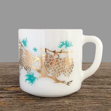 Vintage gold and aqua pine cone milk glass coffee mug. Designed by David Douglas for Federal Glass, USA, 1950s. A fabulous addition to your mug collection.  In excellent condition, no chips or wear.  Measure 3 1/8 x 3 1/8 inches  Capacity 8 ounces