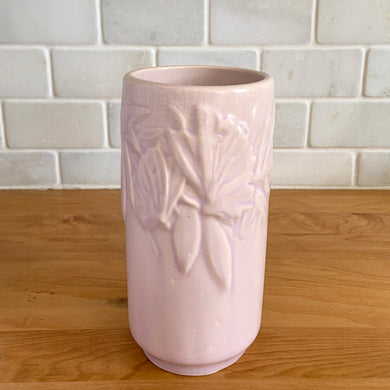 Vintage Art Deco matte pink Butterfly Line cylinder vase. Crafted by Nelson McCoy Pottery, early 1940s. This rare piece is must for any art pottery collector! A lovely way to enhance your home's decor or give as a gift!

In excellent vintage condition, no chips/cracks/repairs. Typical age-related crazing, manufacturer's glaze pops. Maker's marks.

Measures 3 x 6 inches