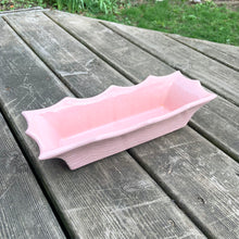 Load image into Gallery viewer, Vintage pink speckled rectangular ceramic Art Deco planter featuring a wave pattern and flared scalloped edge. Crafted by Hull Pottery, circa 1950s. In good vintage condition, chip to one of the points, no cracks. Measures 12 1/8 x 4 1/2 x 3 inches
