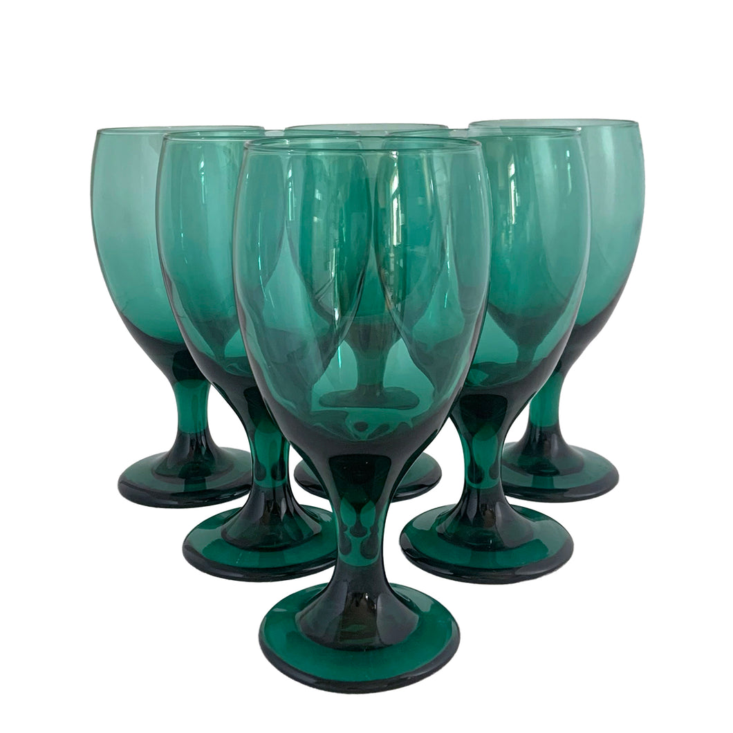 Set of six vintage Premiere dark green juniper iced tea glasses. Crafted by Libbey Glass, 1997 - 1998. The colour is absolutely fabulous and reminiscent of the deep dark delicious forest.

In excellent condition, no chips.

Measures 3 1/4 x 7 inches

Capacity 16 ounces