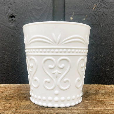 Vintage style Provenzale milk glass rocks tumbler. Crafted by Zefferano America. Makes a sweet planter or accessory organizer.

In excellent condition, no chips.

Measures 3 3/4 x 4 inches